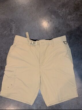 Realtree Men's Tan Athletic Cargo Shorts